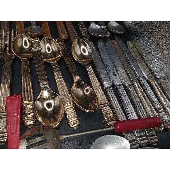 Huge Lot Of OVER 50 Childrens Plastic And Metal Spoons, Forks, Knives, Chilton + - Picture 10 of 14